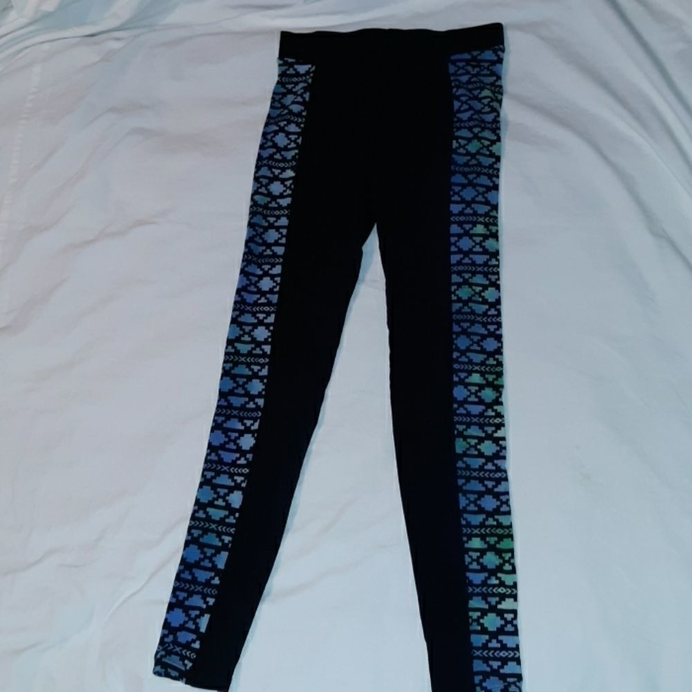 Victoria's Secret Pink‎ Tribal Pattern Leggings XS